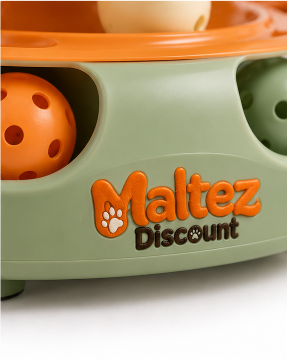 Close-up of the raised Maltez Discount logo on the bottom track